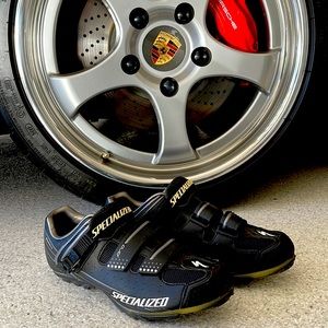 Mens Specialized body Geometry pro bike shoes Gently Used - in good condition